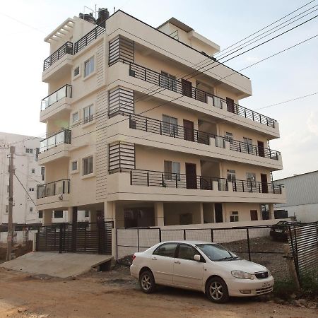 Qualtems Guest House-With Ac Options بنغالور المظهر الخارجي الصورة