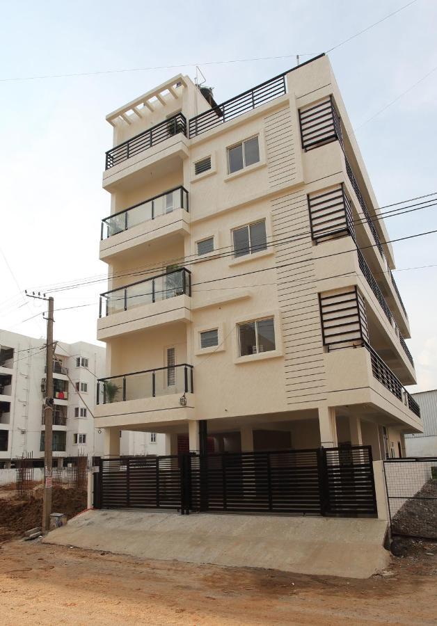 Qualtems Guest House-With Ac Options بنغالور المظهر الخارجي الصورة
