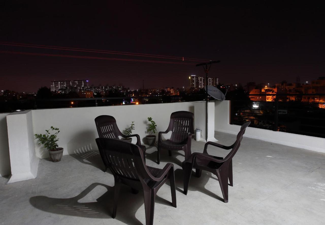 Qualtems Guest House-With Ac Options بنغالور المظهر الخارجي الصورة