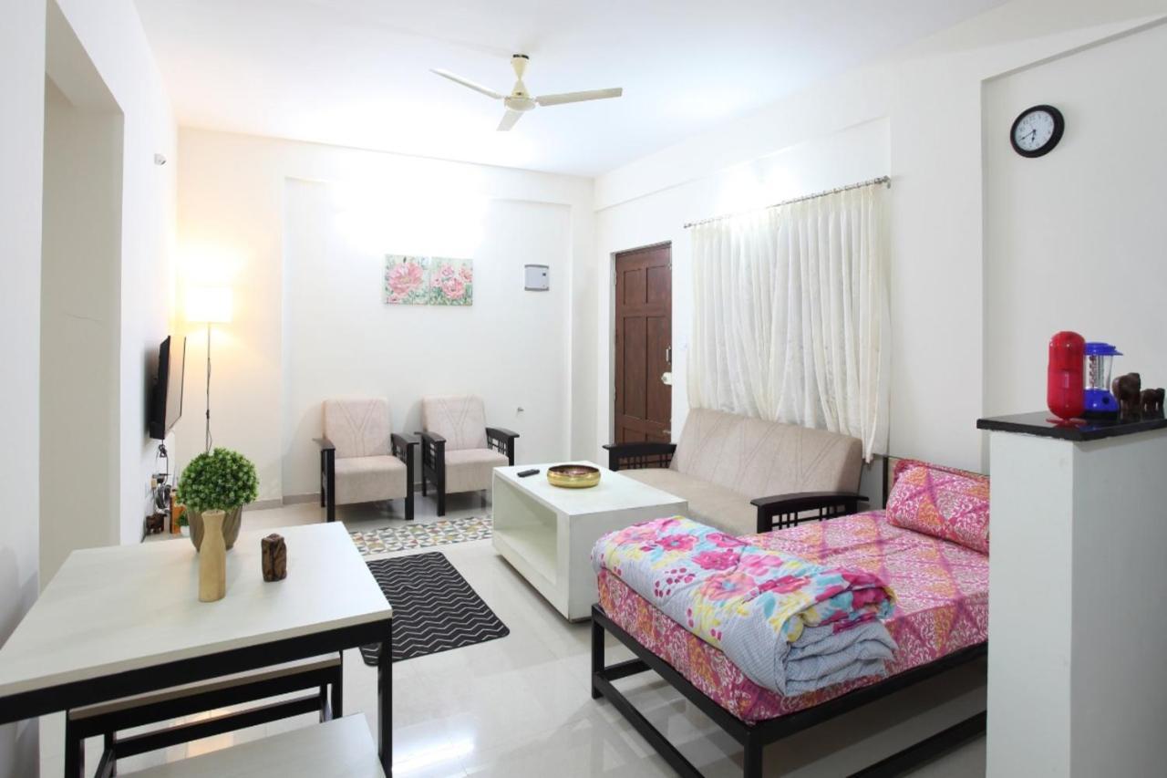 Qualtems Guest House-With Ac Options بنغالور المظهر الخارجي الصورة