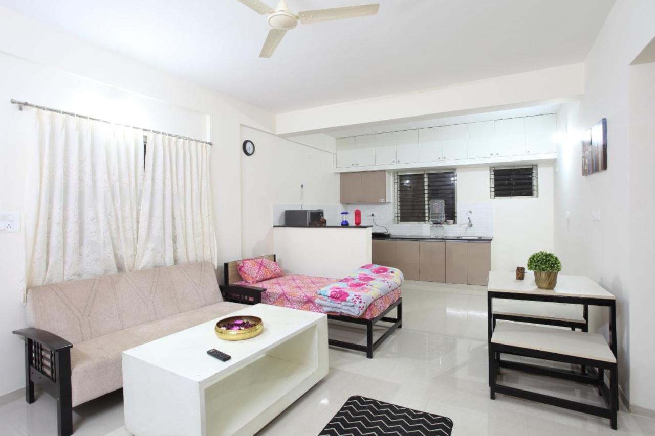 Qualtems Guest House-With Ac Options بنغالور المظهر الخارجي الصورة