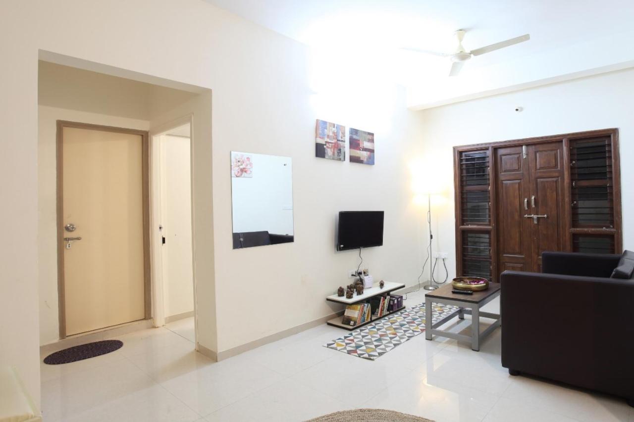 Qualtems Guest House-With Ac Options بنغالور المظهر الخارجي الصورة